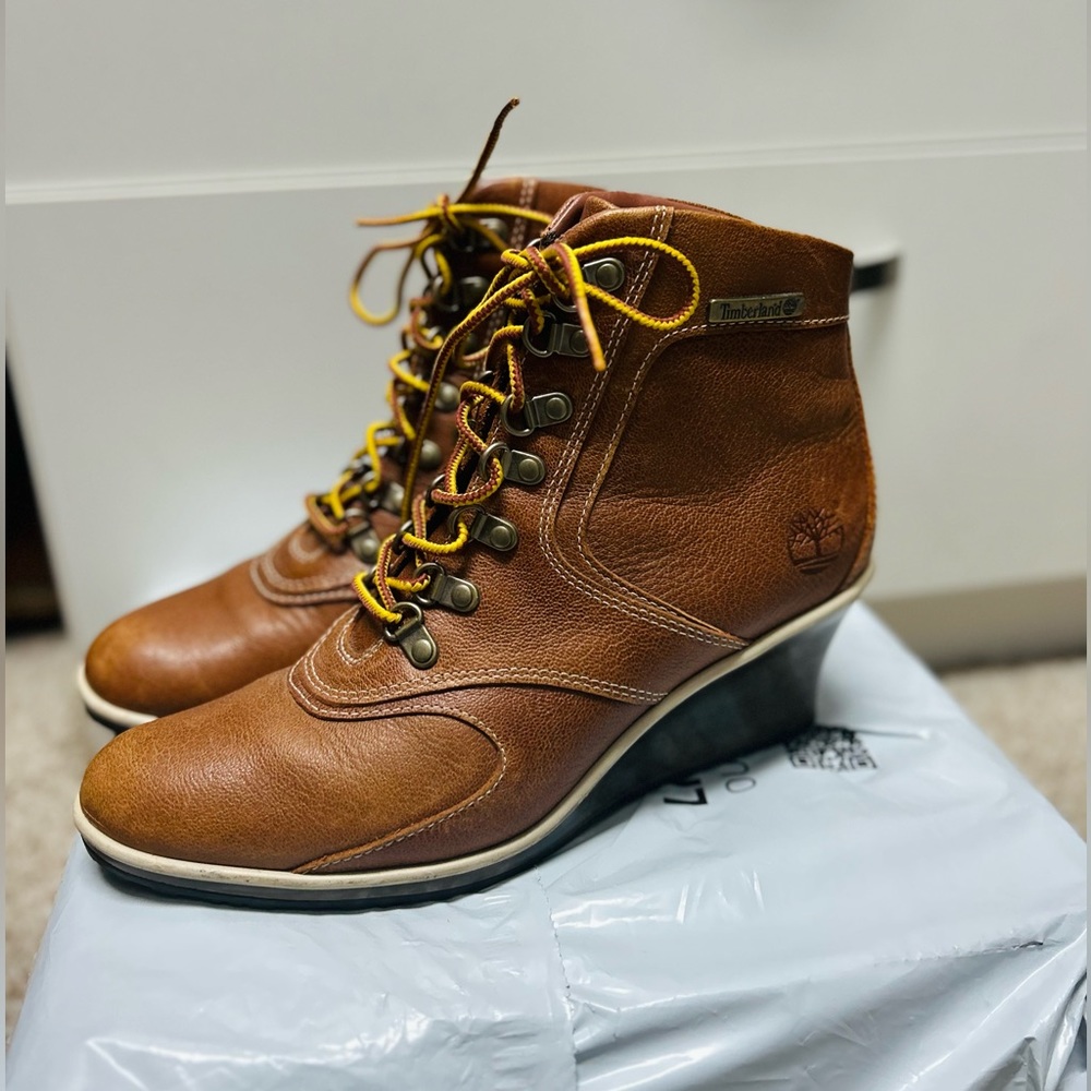 Timberland wedge low profile leather lace up boots